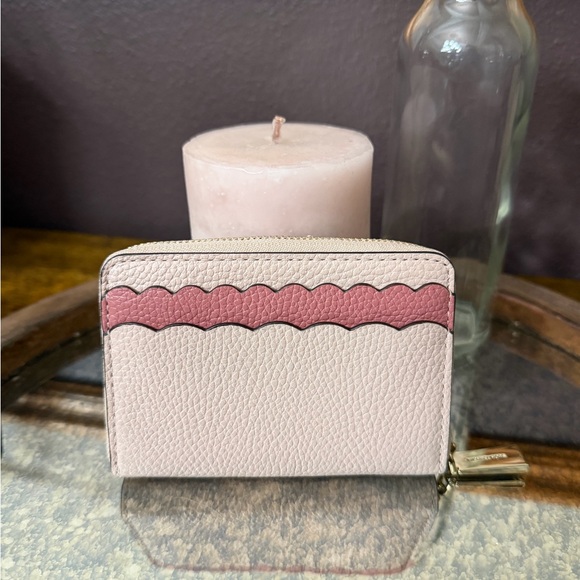 ‼️SOLD ‼️ Michael Kors Scalloped Bicolor Pebble Leather Coin Card Case Wallet - Picture 5 of 9